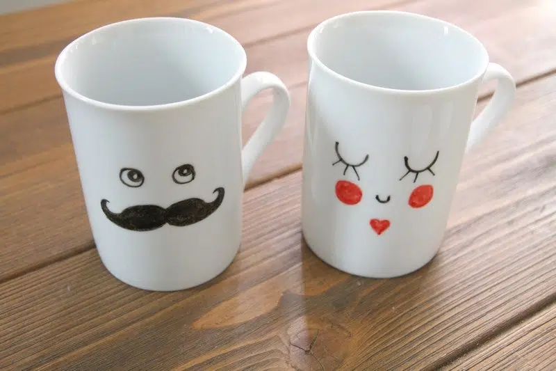 Comment décorer un mug en porcelaine