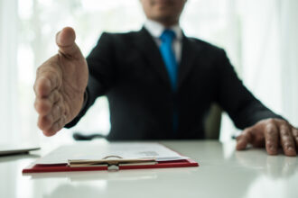 Assurance responsabilité civile pro : sécurisez votre entreprise contre les risques juridiques !