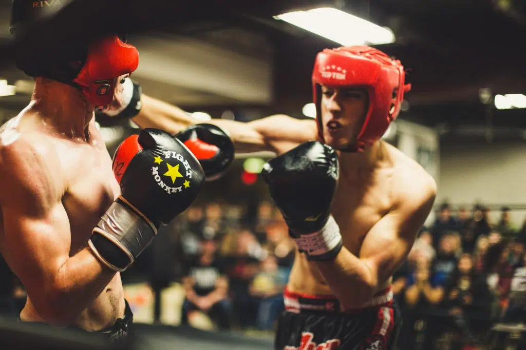 Deux boxeurs sur un ring