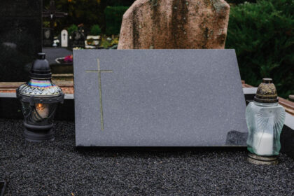 Quelle forme de plaque funéraire choisir ?